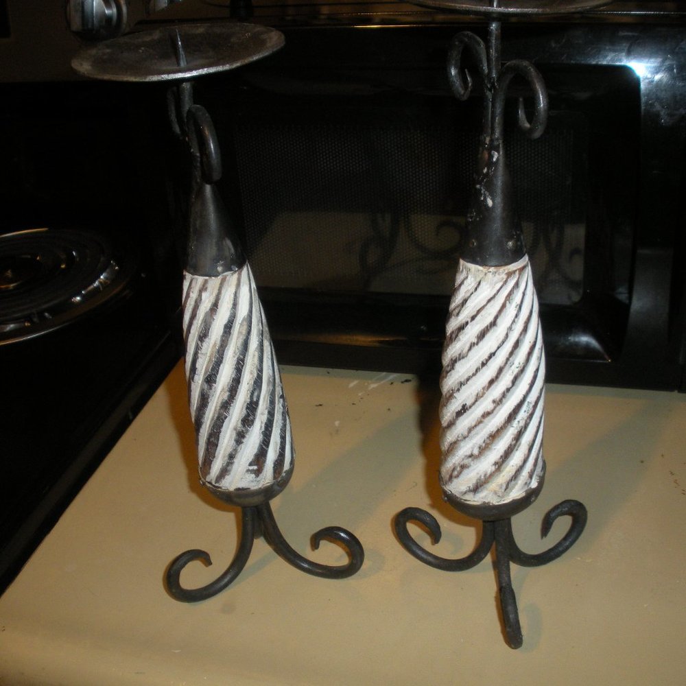 2 Candle Holders Black and White